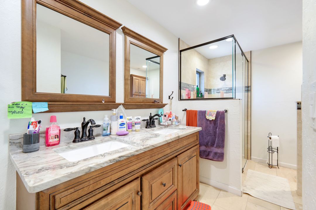 5203 Selby Dr, Fort Myers, FL 33919