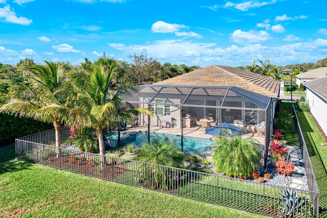 11555 Jacaranda Dr, Naples, FL 34120