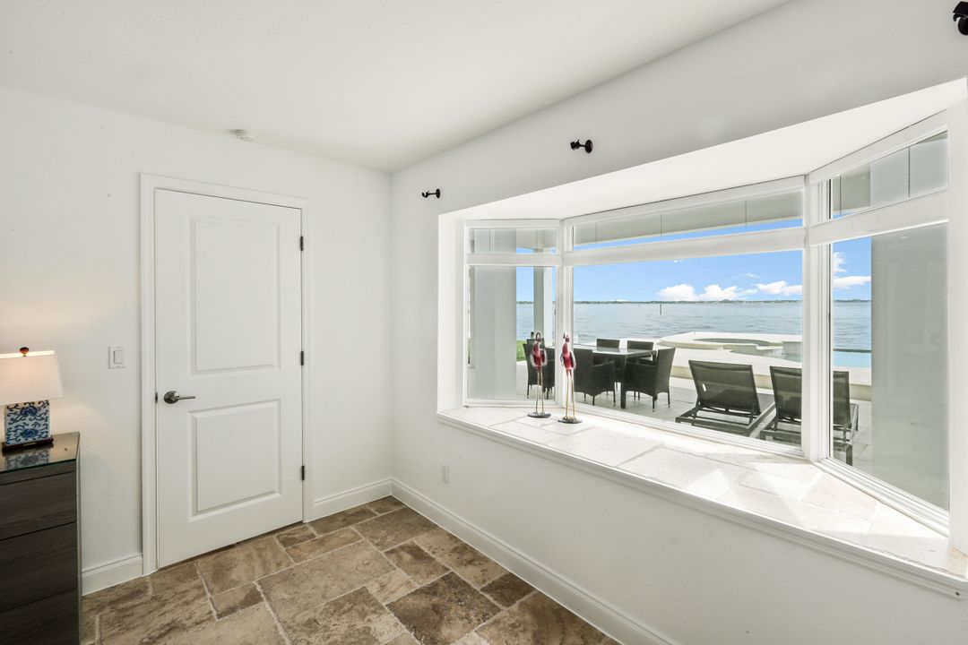 2302 SE 28th St, Cape Coral, FL 33904