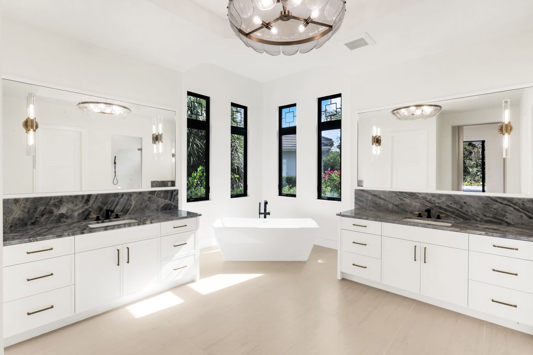 3891 Brynwood Dr, Naples, FL 34119