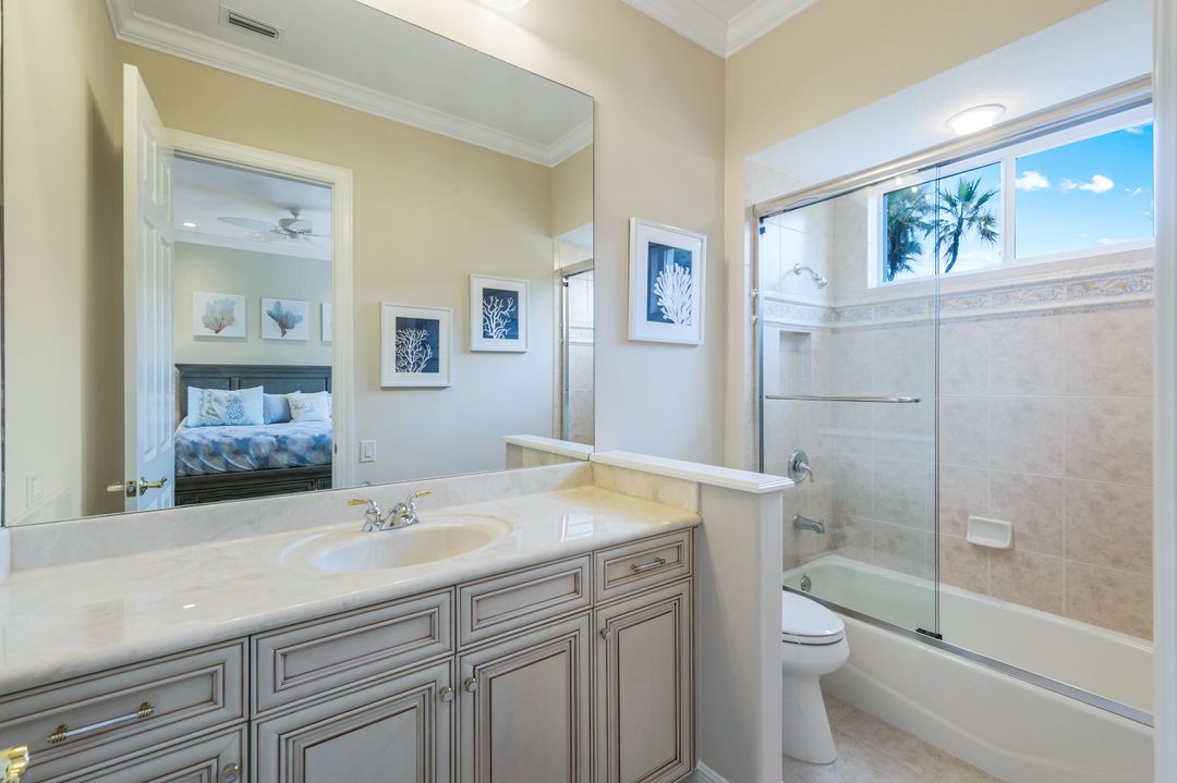 7511 Hogan Ct, Naples, FL 34113