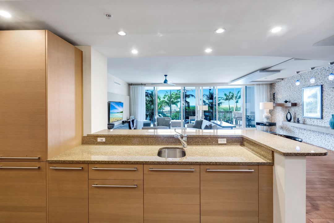 13675 Vanderbilt Dr #406, Naples, FL 34110