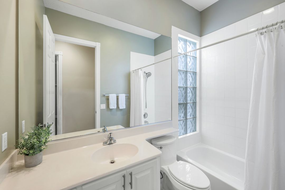 4362 Queen Elizabeth Way, Naples, FL 34119