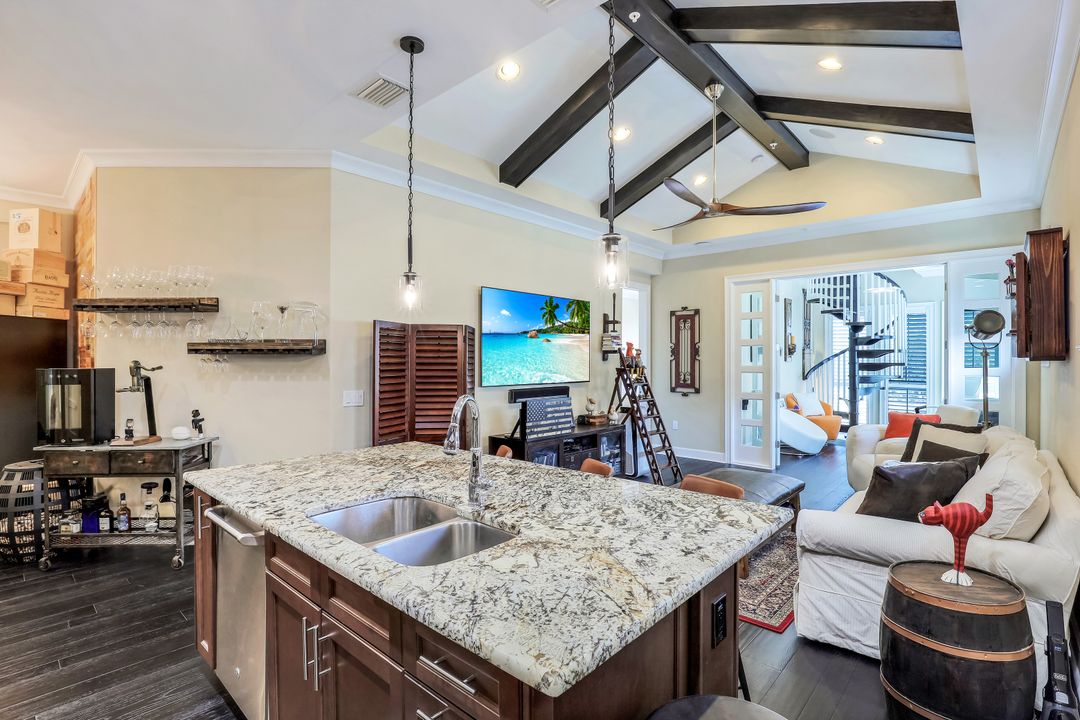 6577 Dominica Dr, Naples, FL 34113