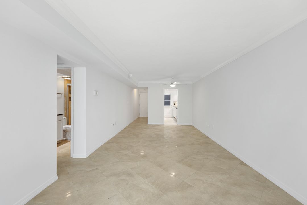 72 7th St S #106, Naples, FL 34102