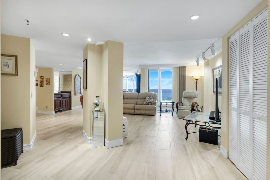 4041 Gulf Shore Blvd N #403, Naples, FL 34103