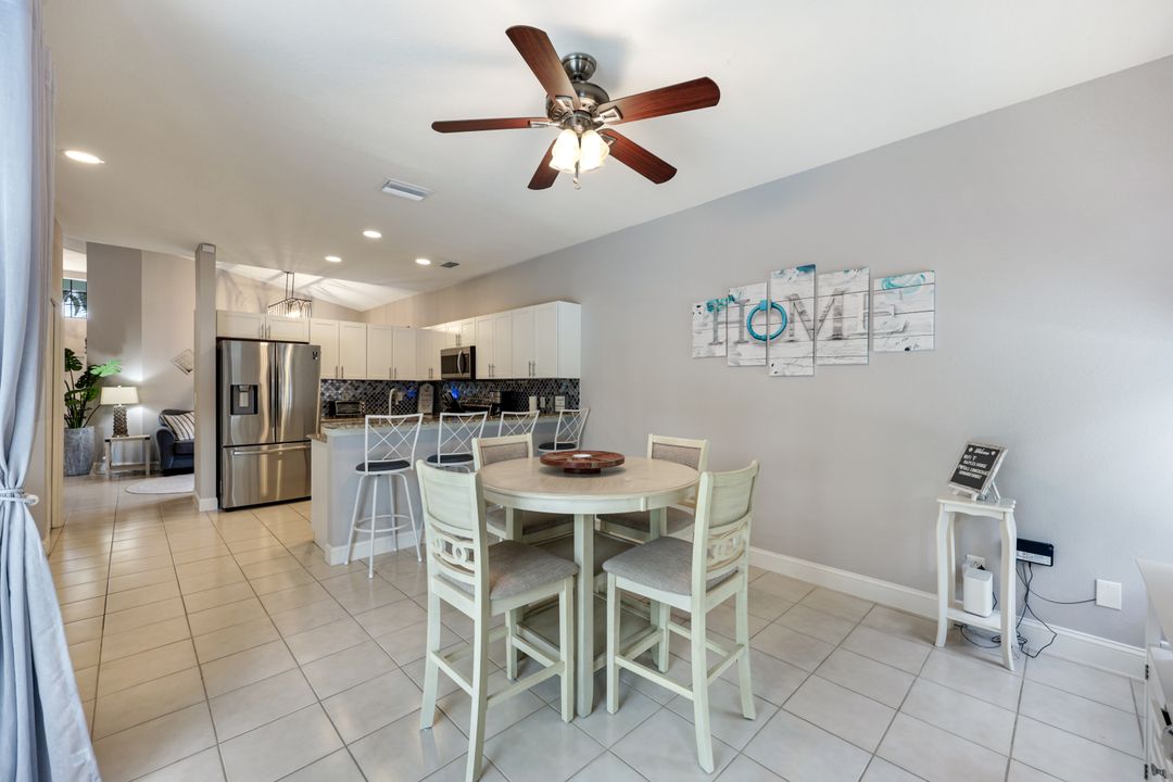 697 Crossfield Cir, Naples, FL 34104