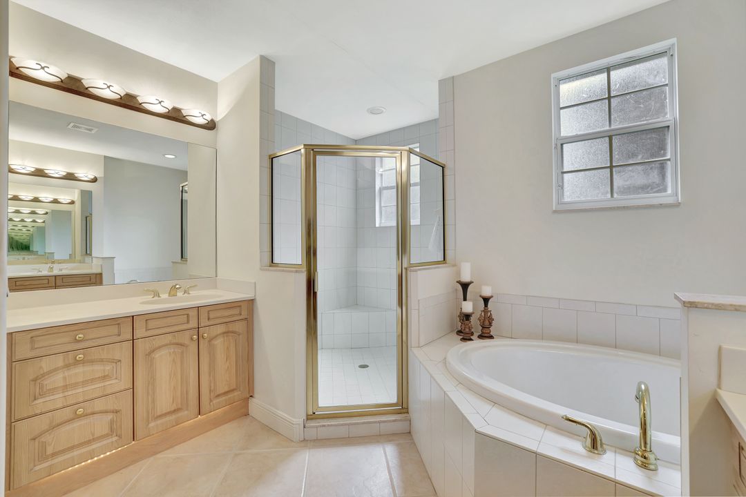 721 Regency Reserve Cir, Naples, FL 34119