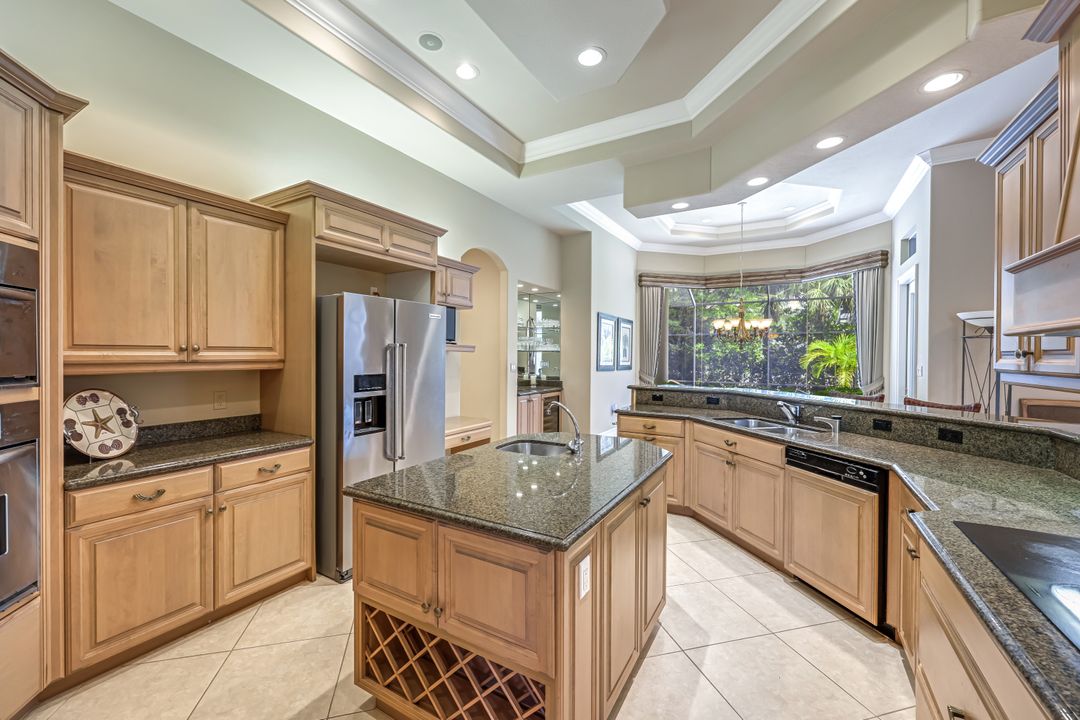 258 9th Ave S, Naples, FL 34102