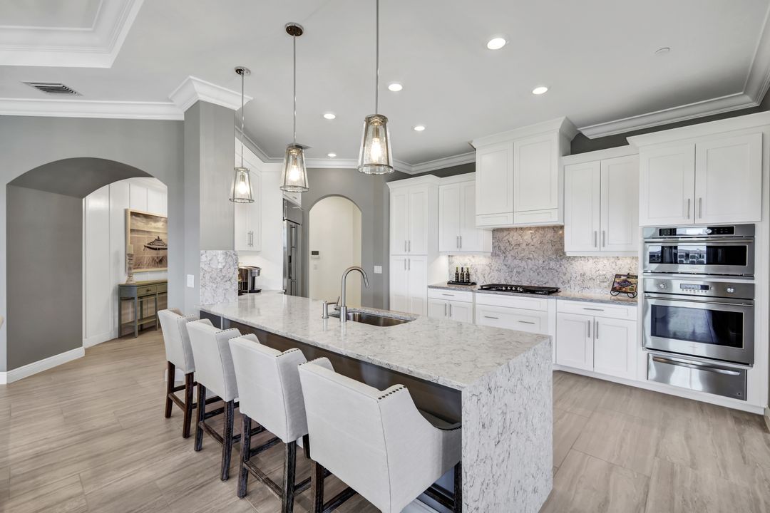 16387 Viansa Wy #302, Naples, FL 34110