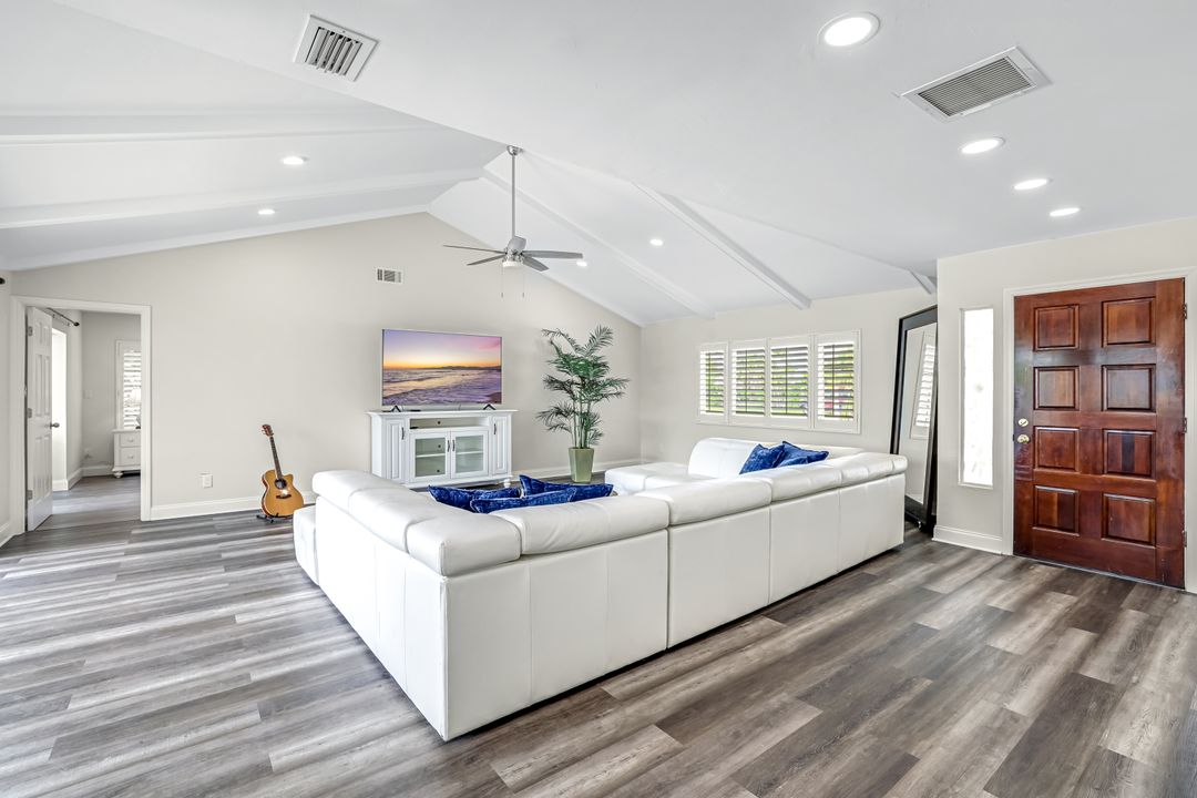 401 Capri Blvd, Naples, FL 34113