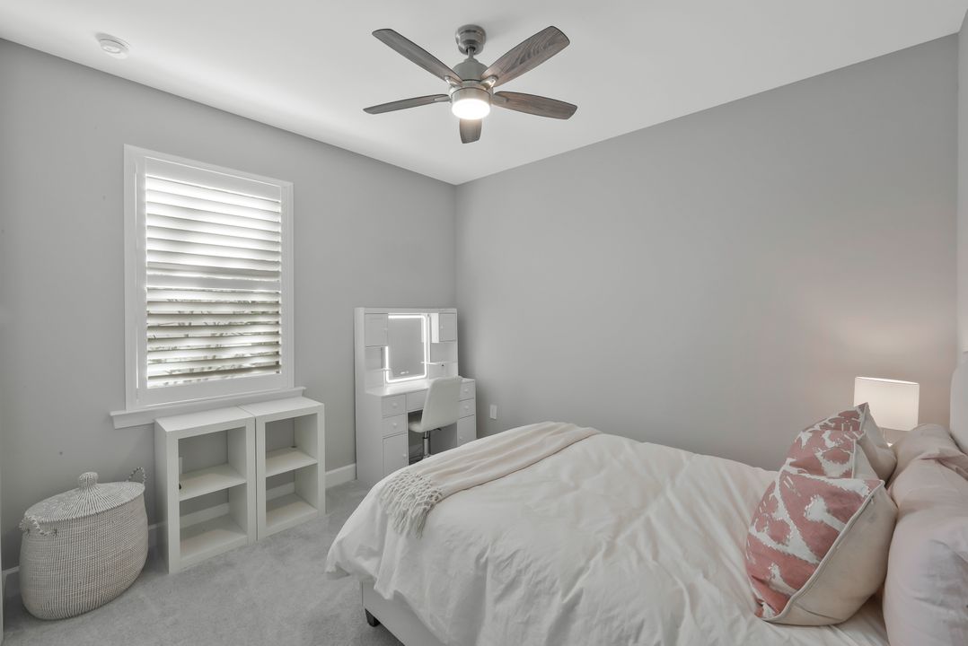 9815 Everglades Dr, Naples, FL 34120