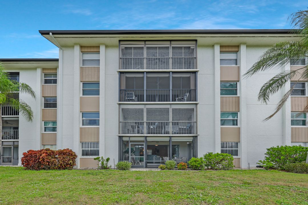 1520 Imperial Golf Course Blvd #214, Naples, FL 34110