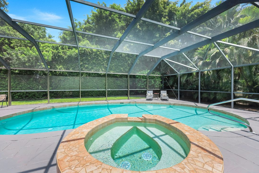 725 Old Trail Dr, Naples, FL 34103
