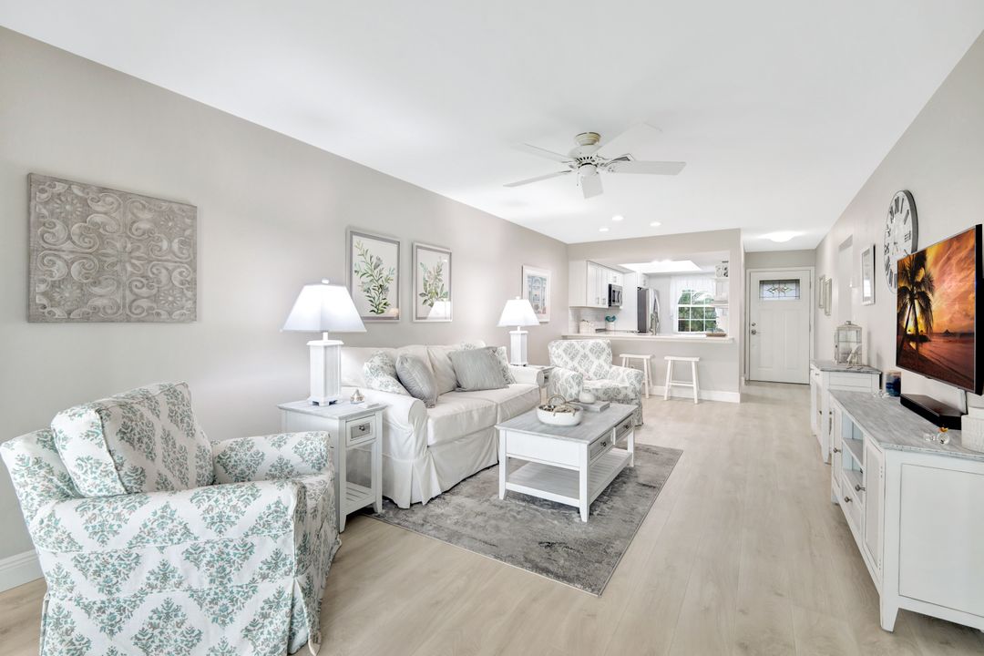 1004 Pine Isle Ln, Naples, FL 34112