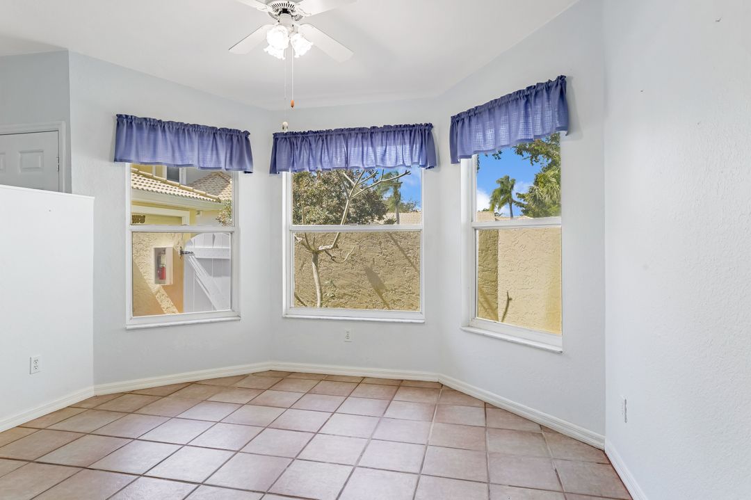 337 Emerald Bay Cir #U1, Naples, FL 34110