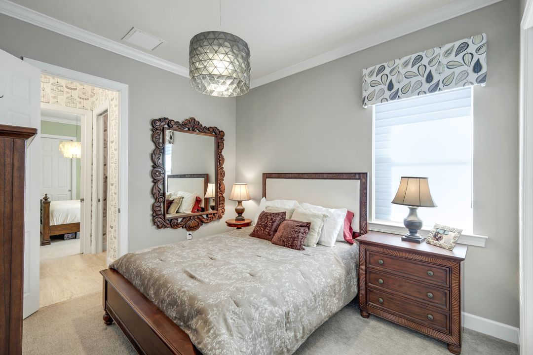 9075 Breakwater Dr, Naples, FL 34120