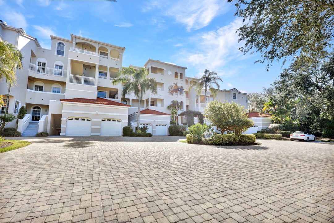 1540 Clermont Dr #202, Naples, FL 34109