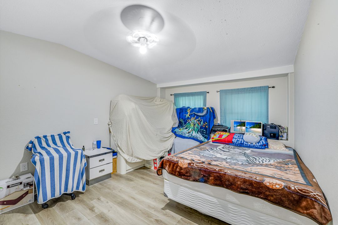 106 Moon Bay St, Naples, FL 34114