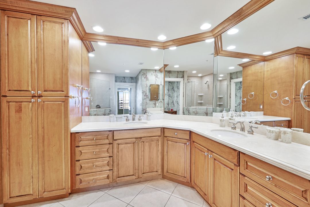 25 Bluebill Ave #1105, Naples, FL 34108