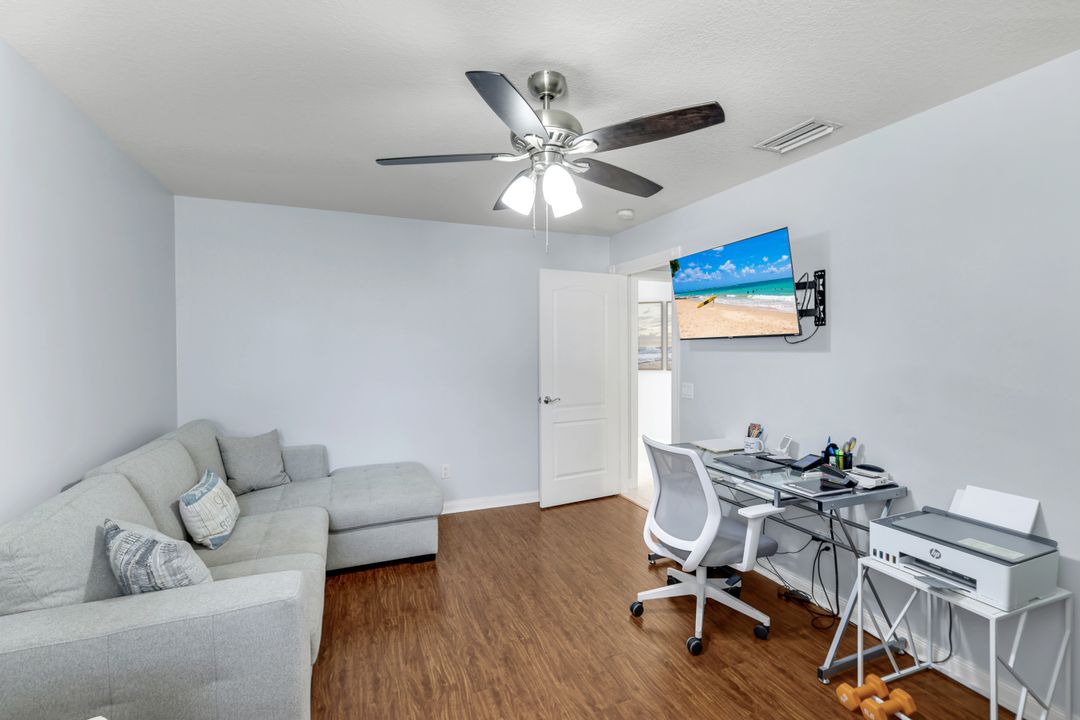 4272 Redonda Ln, Naples, FL 34119