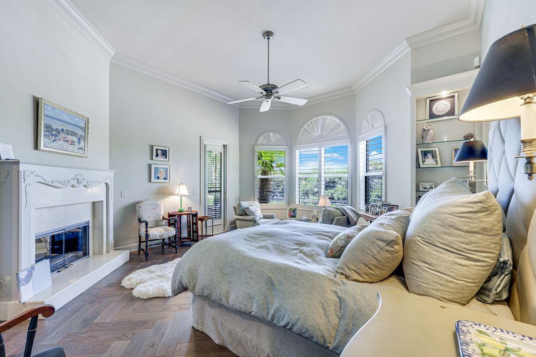 7913 Via Vecchia, Naples, FL 34108