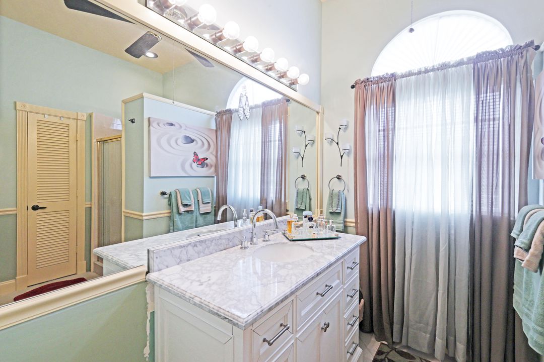 84 Valley Stream Ln, Naples, FL 34113