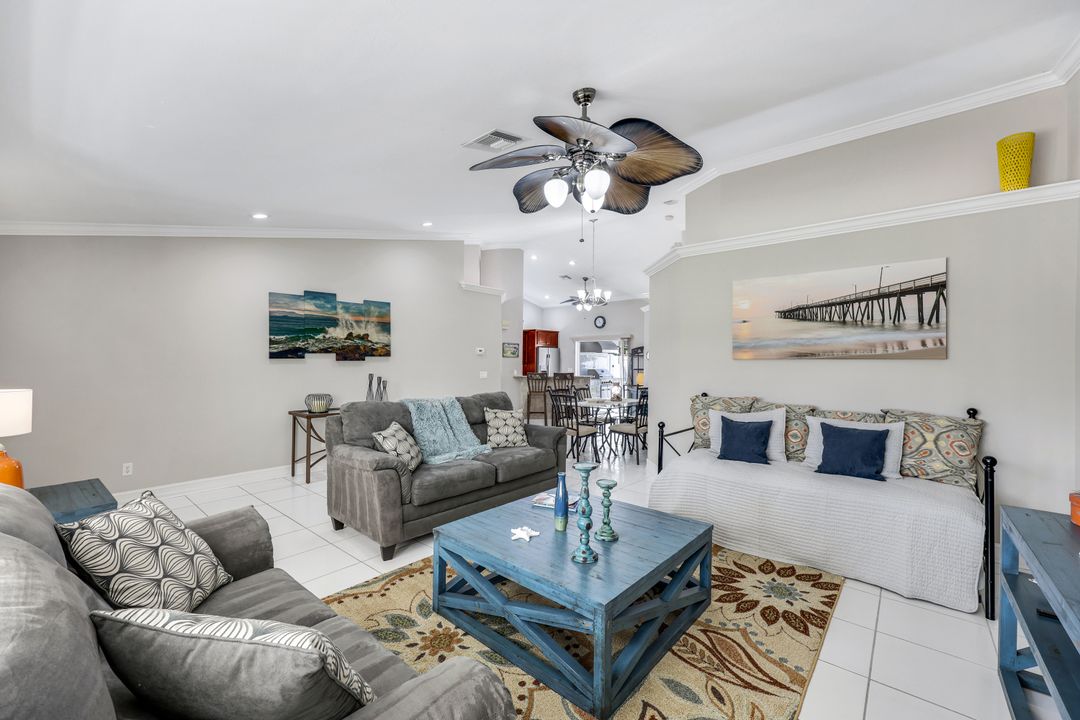 567 93rd Ave N, Naples, FL 34108