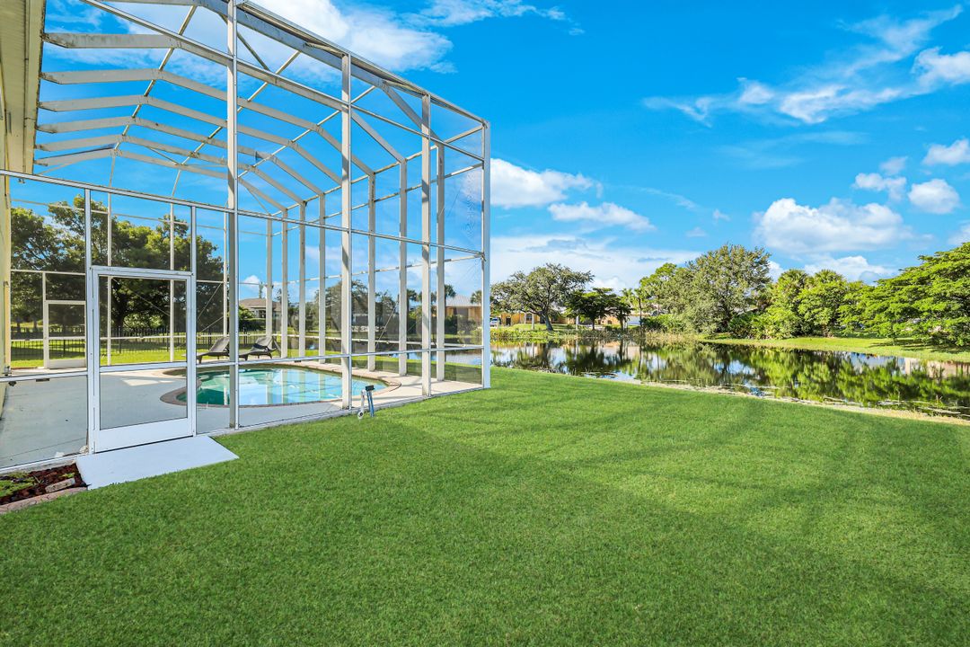 2210 Cape Heather Cir, Cape Coral, FL 33991