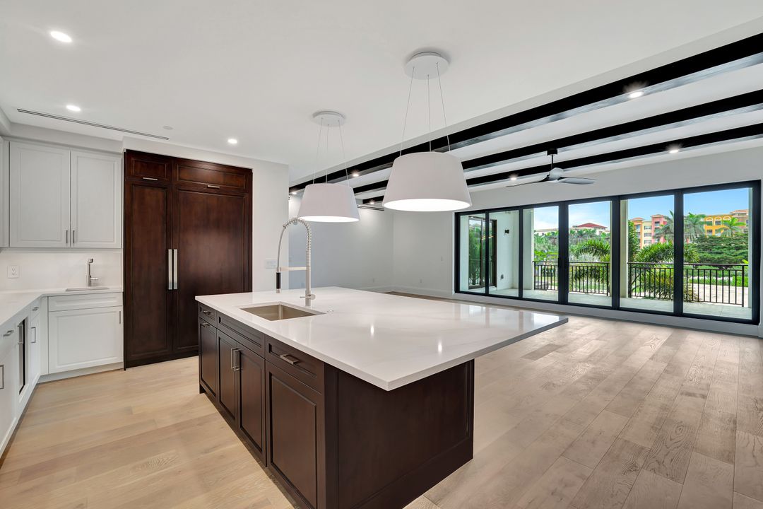 1130 3rd Ave S #211, Naples, FL 34102