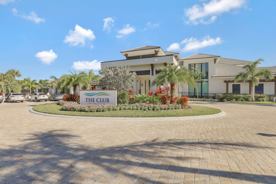 295 Grande Way #1403, Naples, FL 34110