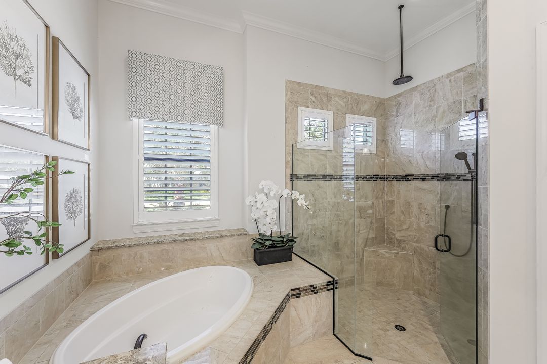 9071 Sorreno Ct, Naples, FL 34119