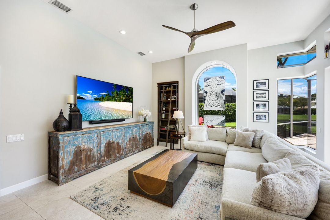 7998 Beaumont Ct, Naples, FL 34109