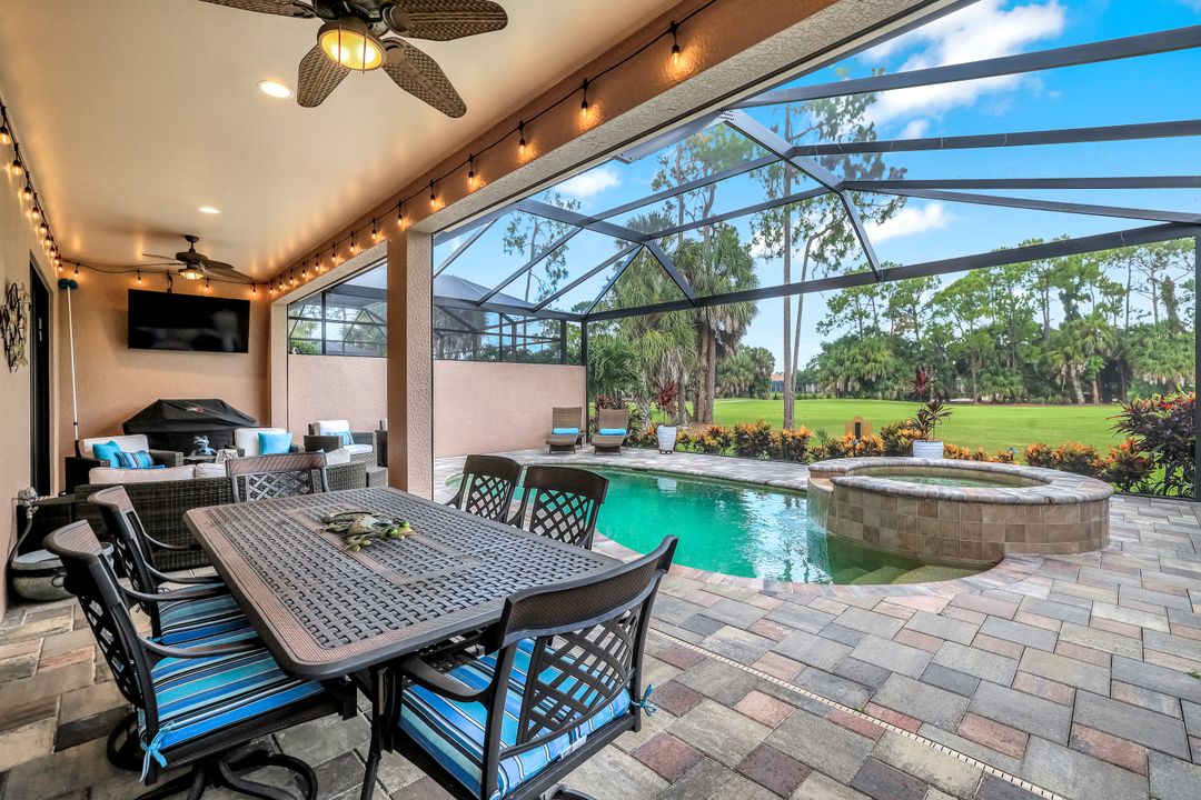 7523 Moorgate Point Way, Naples, FL 34113
