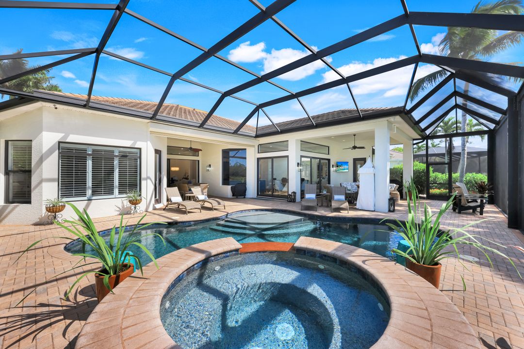 5092 Cerromar Dr, Naples, FL 34112