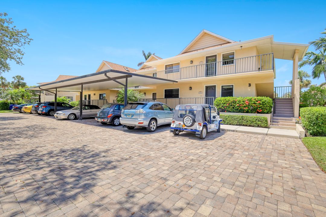 1100 9th St S #B103, Naples, FL 34102