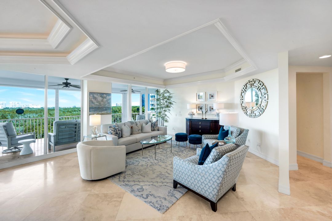 295 Grande Way #304, Naples, FL 34110