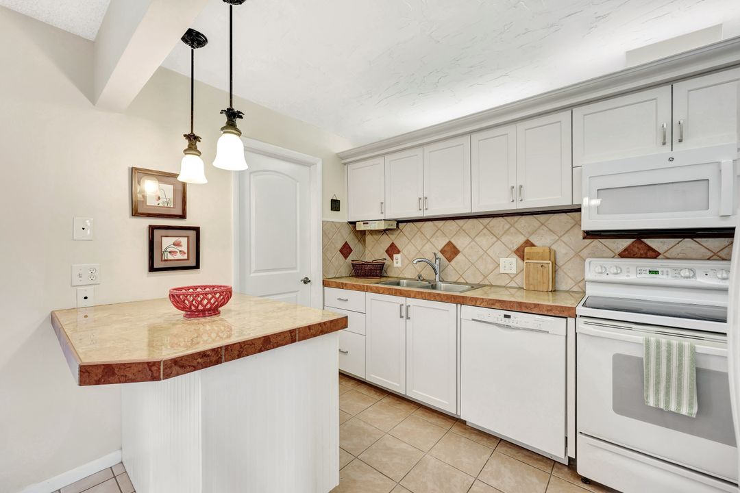 788 Park Shore Dr #E39, Naples, FL 34103