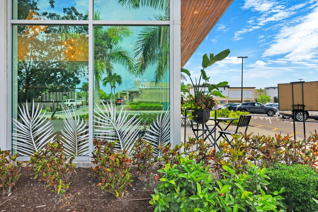 4233 Tamiami Trl N, Naples, FL 34103