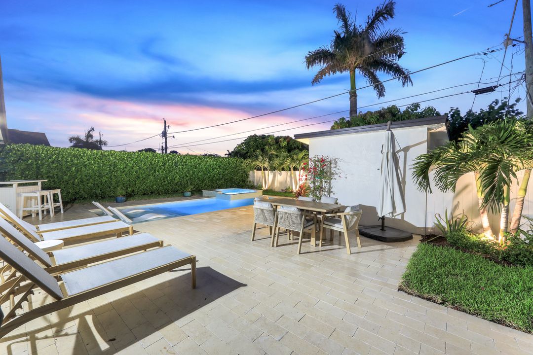 749 97th Ave N, Naples, FL 34108