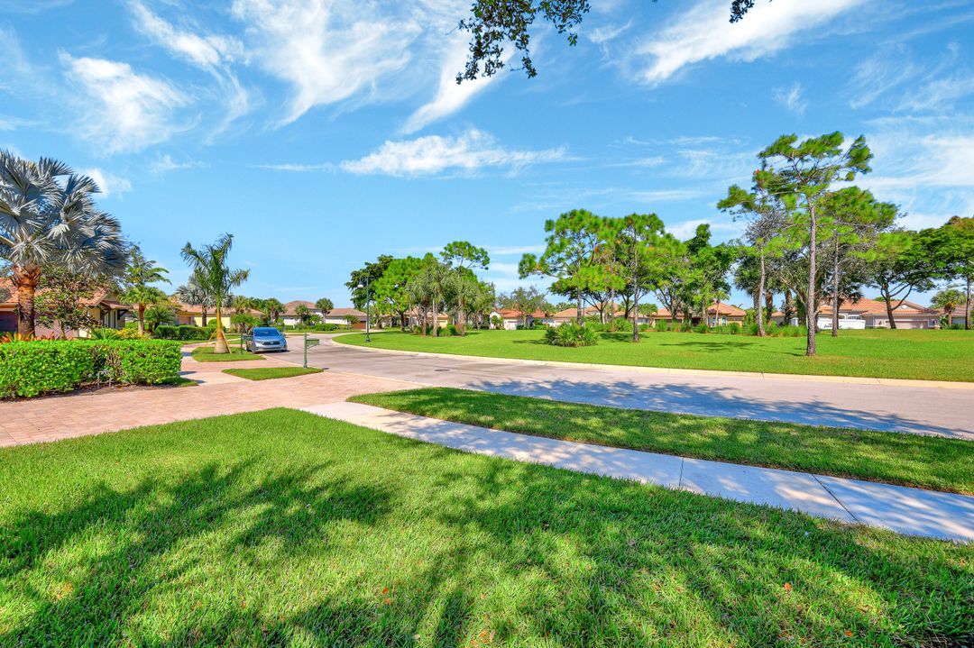 11982 Heather Woods Ct, Naples, FL 34120