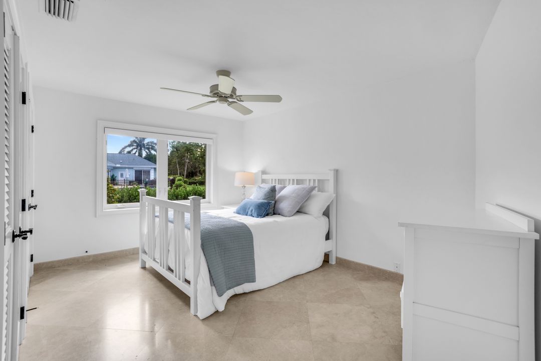 4502 Silver Fox Dr, Naples, FL 34119