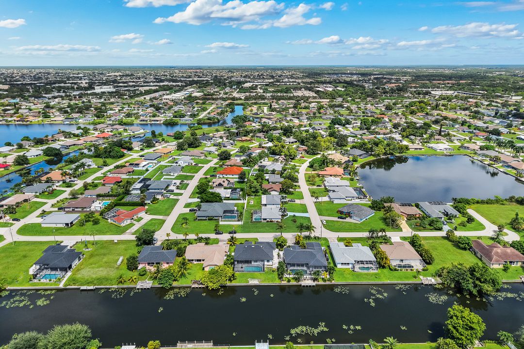 2126 NE 2nd St, Cape Coral, FL 33909
