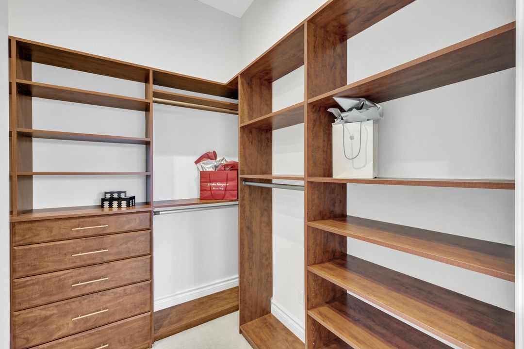 13675 Vanderbilt Dr #210, Naples, FL 34110