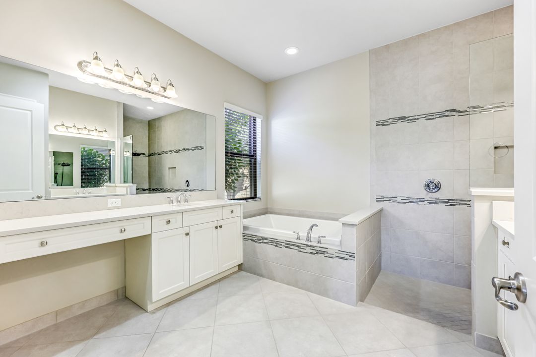 4426 Caldera Cir, Naples, FL 34119