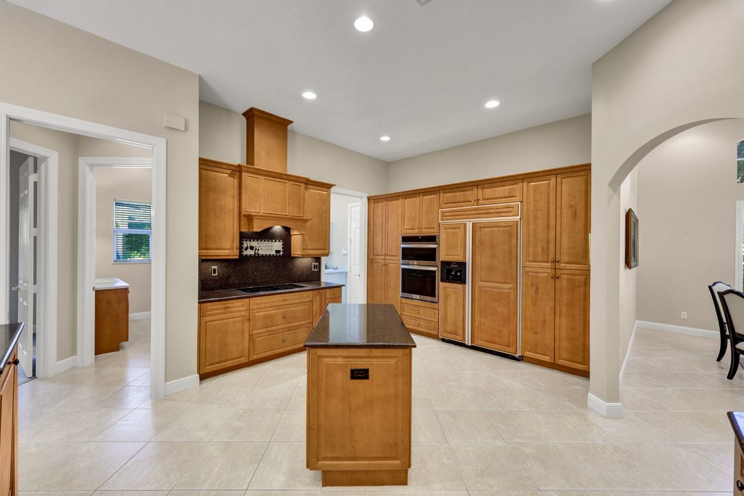 10205 Avonleigh Dr, Bonita Springs, FL 34135