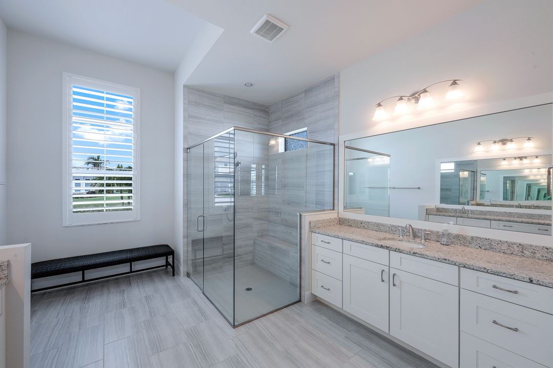 8959 Redonda Dr, Naples, FL 34114