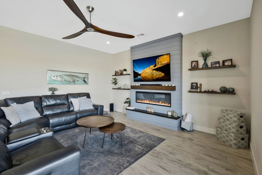 2717 SW 38th St, Cape Coral, FL 33914