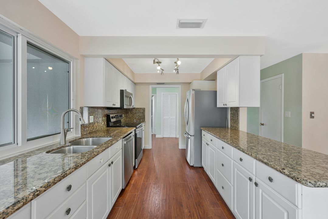 523 E Valley Dr, Bonita Springs, FL 34134