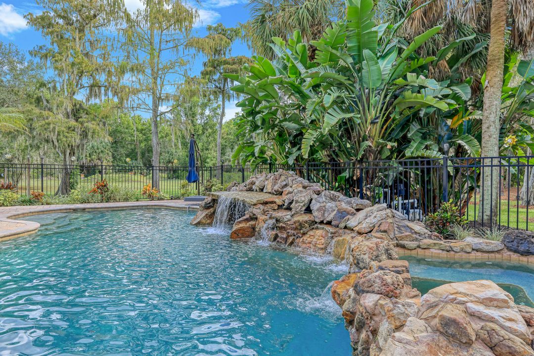 6036 Cedar Tree Ln, Naples, FL 34116